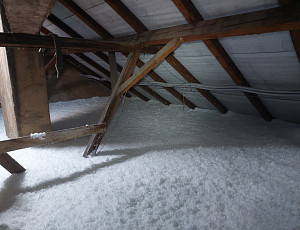 Zateplení bytového domu pomocí foukané izolace